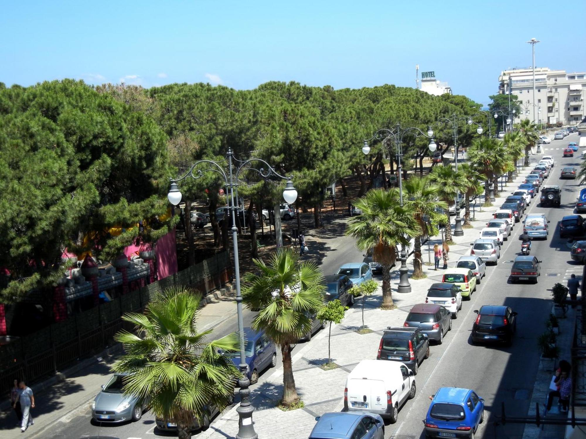 B&B La Pineta Reggio di Calabria Dış mekan fotoğraf
